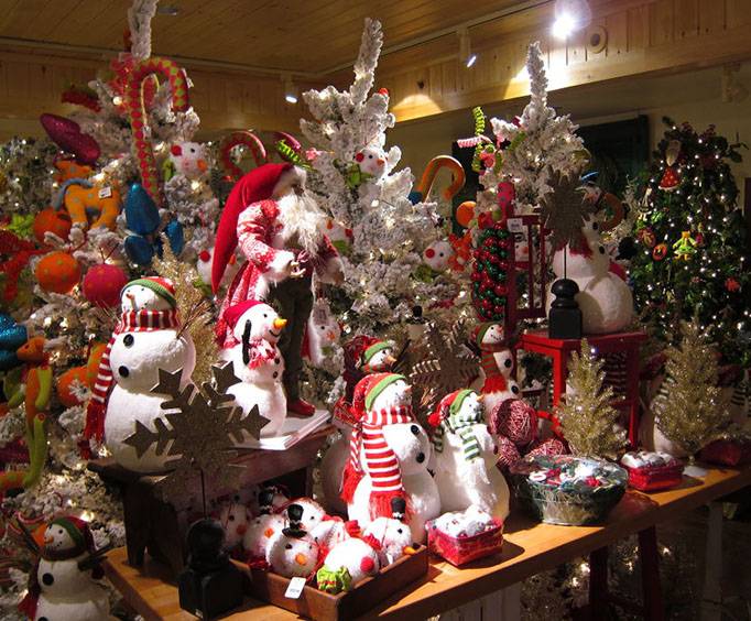 Christmas and Candle Shop near Pigeon Forge, TN