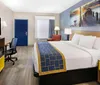 Photo of Days Inn and Suites Savannah Midtown - Savannah GA Room