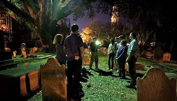 Ghost and Graveyard Tour in Charleston Photo