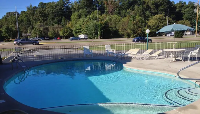 Outdoor Swimming Pool of Conner Hill Motor Lodge