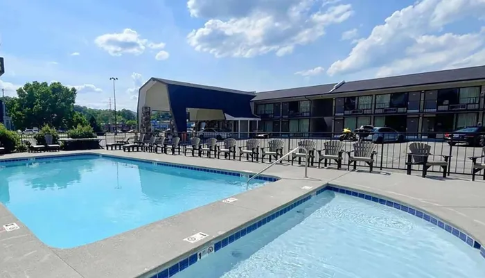 Outdoor Swimming Pool of Travelodge by Wyndham Pigeon Forge Dollywood Lane