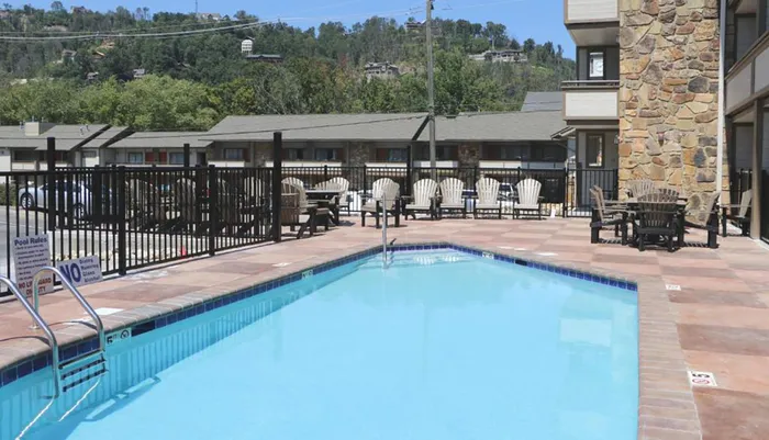 Outdoor Swimming Pool of Howard Johnson by Wyndham Downtown Gatlinburg