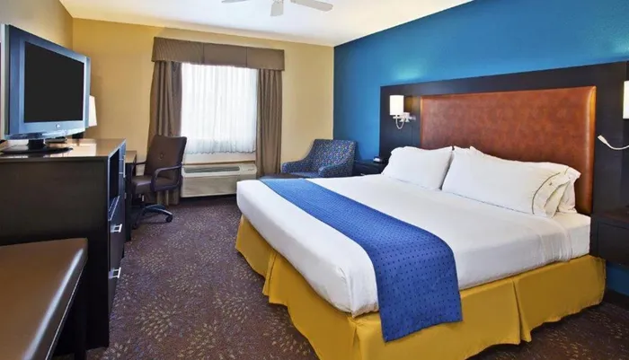 Holiday Inn Express Mackinaw City Photo